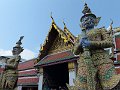 Bangkok Wat Phrae Kaeo P0628 Gardiens Hor Rajbongsanusorn